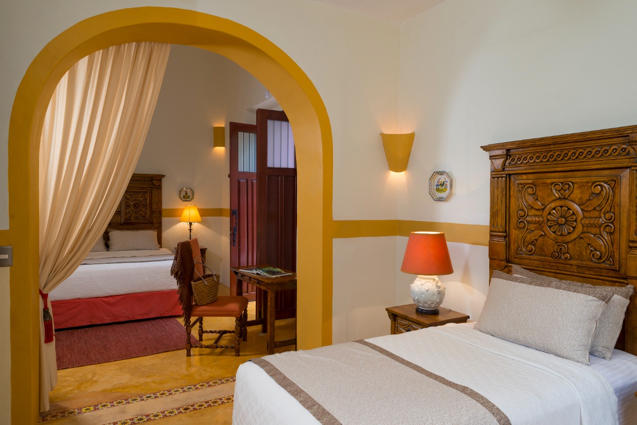 habitación junior suite, 1 cama king size y 2 camas individuales (copia)