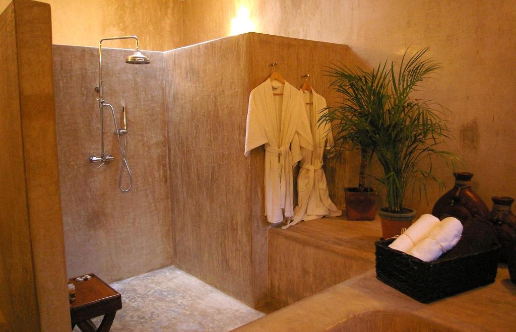 habitación master suite, 1 cama king size y 2 camas individuales